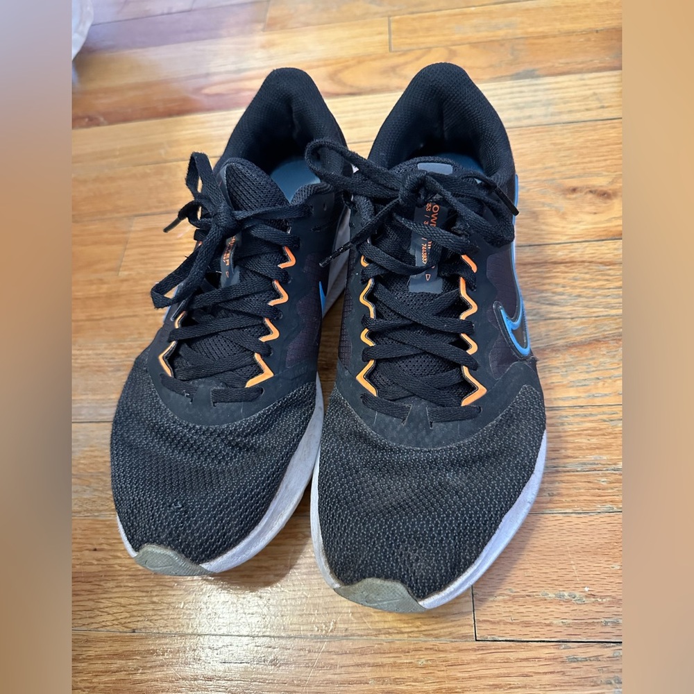 Mens Nike Sneakers Size 8.5